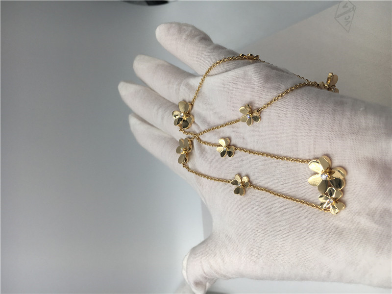 18k Yellow Gold Necklace With Round Diamonds , 9 Flowers Van Cleef Frivole Necklace